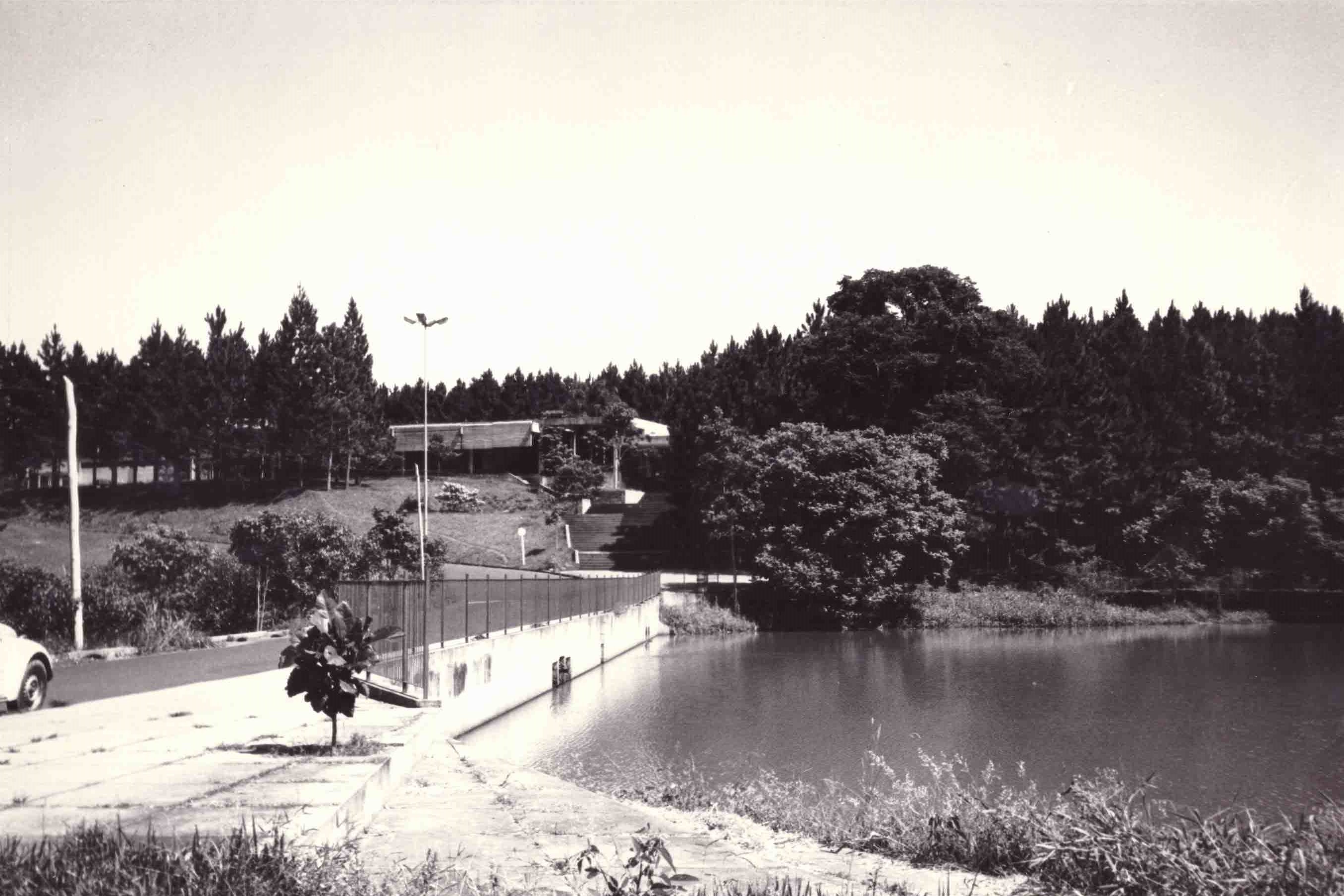 Lago, Ponte e Escadaria do RU